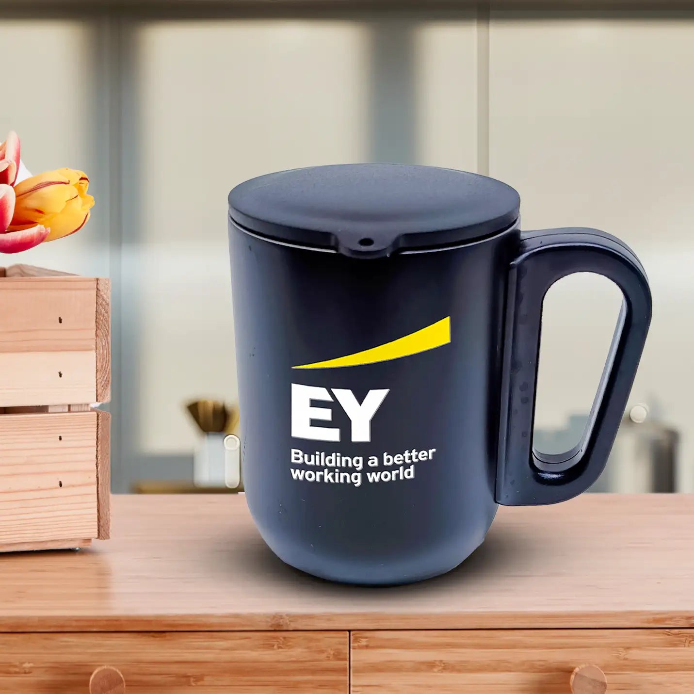 Classic Black Mug with Spill-Proof Lid Img 1