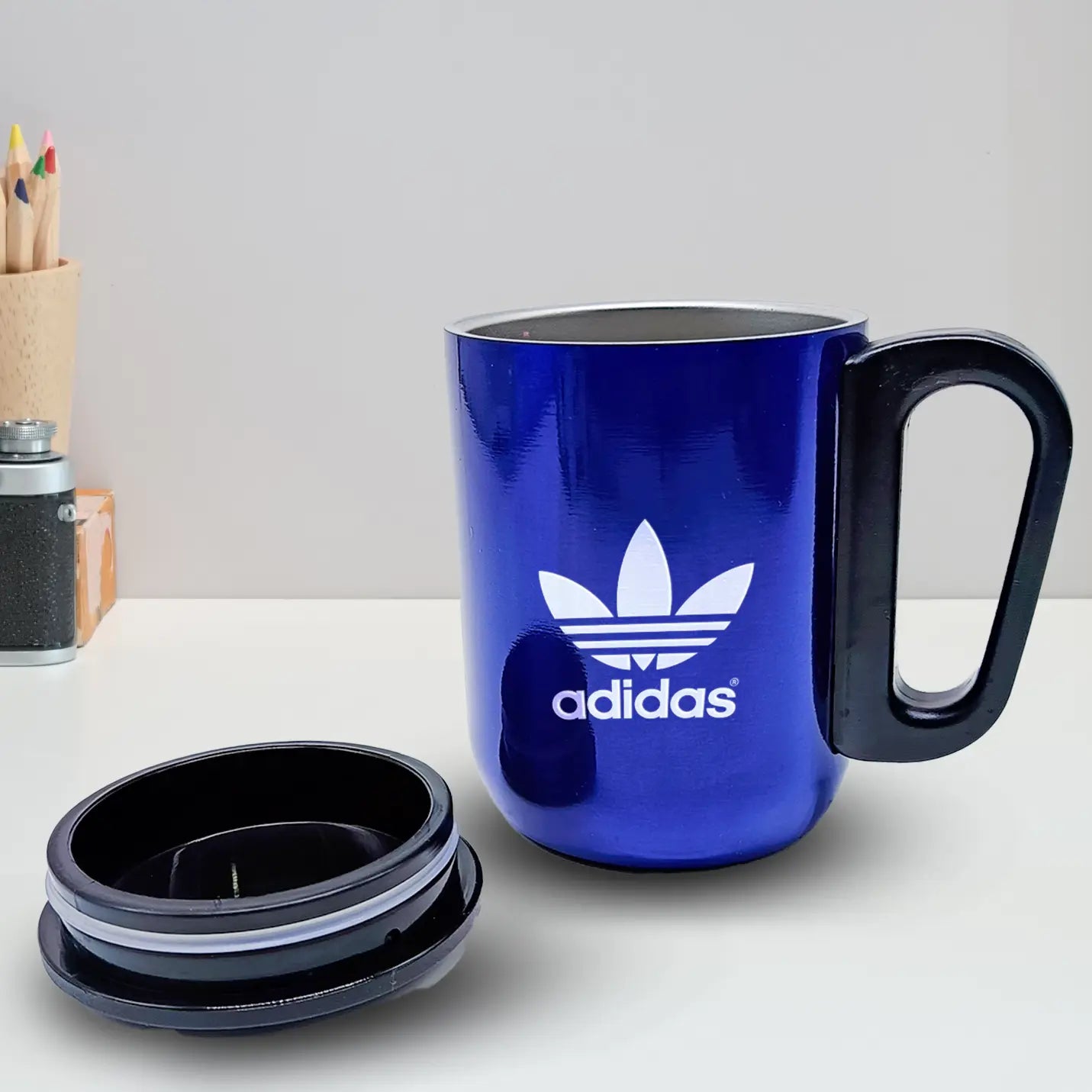 Top-Quality Blue Coffee Mug with Spill-Proof Lid Img 1