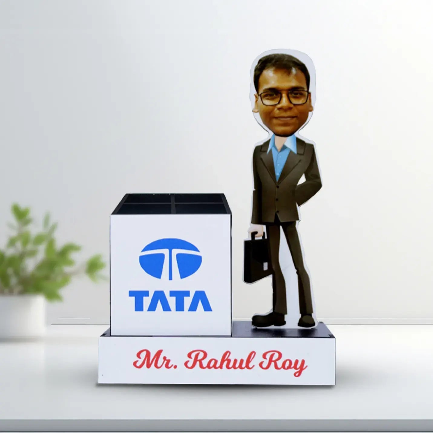 Deluxe Caricature with Pen Holders Img 1